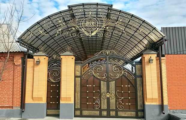Купить или заказать ворота для дома с навесом - стильные и надежные решения для вашего участка в Барнауле от 42346 руб | ВоротМастер-Брн